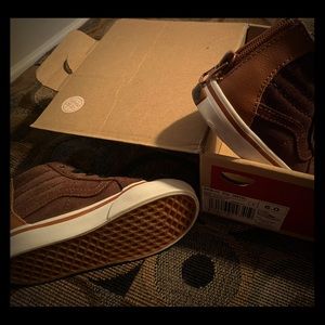 VANS-hip zip brown